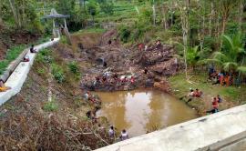 LOMBA MEMANCING DI KALI BOBUNG